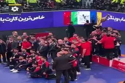 لحظه اهدای کاپ قهرمانی لیگ کشتی آزاد+ ویدئو