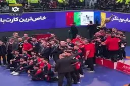 لحظه اهدای کاپ قهرمانی لیگ کشتی آزاد+ ویدئو
