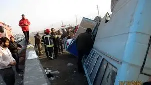 واژگونی مینی‌بوس کارگران در محور ساوه–شهر صنعتی کاوه با ۱۰ مصدوم