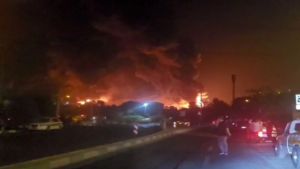 تصاویری از آتش‌سوزی در انبار نفت شهران بعد از حمله اسرائیل + ویدئو
