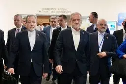 رویترز: ابتکار پایان مرحله‌ای جنگ روی میز مذاکرات تهران و واشنگتن در نیویورک /آیا فرمول بازگشایی تنگه در مقابل رفع محاصره و کاهش تحریم‌ها موفق می‌شود؟