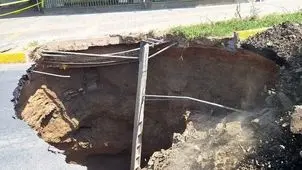 فرونشست زمین، بلوار پرتردد «حر» مشهد را مسدود کرد