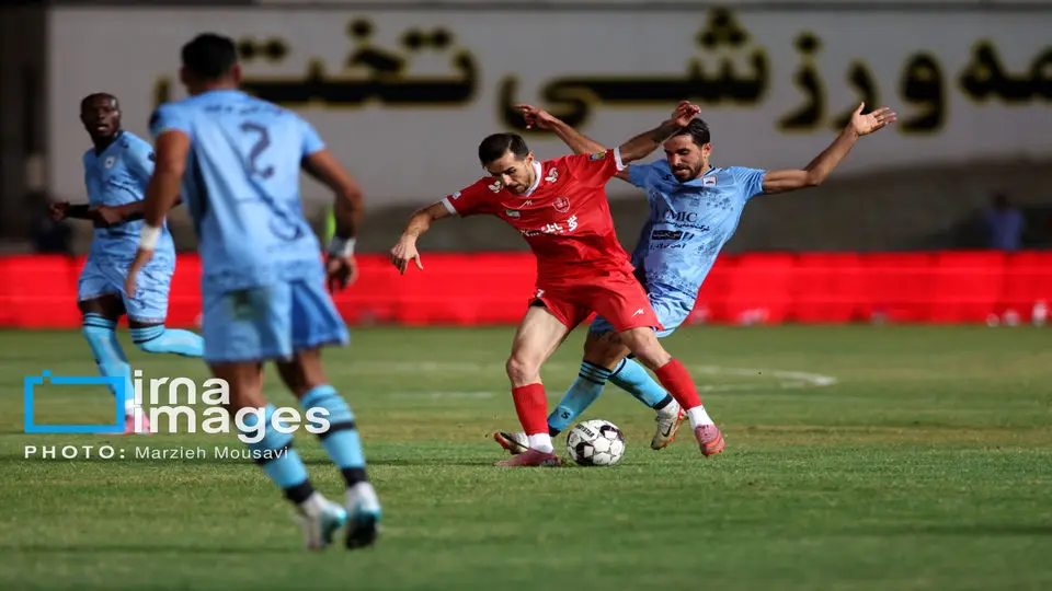 حواشی بازی پرسپولیس مقابل چادرملو ؛ از چمن آلوده تا تحریف واقعیتها