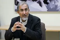 کنایه حسین راغفر به قرارداد دولت با بابک زنجانی؛ امضای قرارداد با فردی که حتی مبل خانه او را ضبط کرده بودند طنز تلخی است