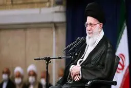 اینکه می‌گویند ما اجازه نمی‌دهیم فلان کشتی از فلان جا‌ها عبور کند، غلط زیادی است