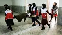 یک خانم معلم در تهران با خودرو دانش‌آموزان را در صف مدرسه زیر گرفت/ معلم بازداشت شد