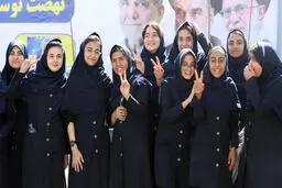 مسعود پزشکیان در محاصره دانش‌آموزان دختر یک مدرسه + عکس