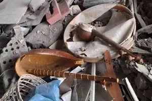 خداحافظی غم انگیز با آموزشگاهی که بمب ویرانش کرد