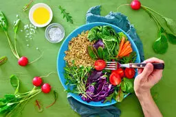 تغذیه سالم برای غلبه بر گرمازدگی
