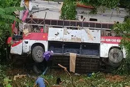 ۲ کشته و ۲۷ زخمی بر اثر سقوط اتوبوس به دره در جنوب فیلیپین