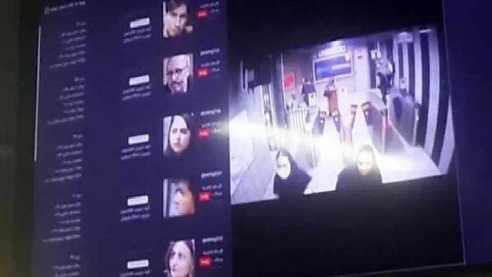 ماجرای مانیتورهای جنجالی در متروی مشهد که سن و اطلاعات افراد را نشان می‌داد 

