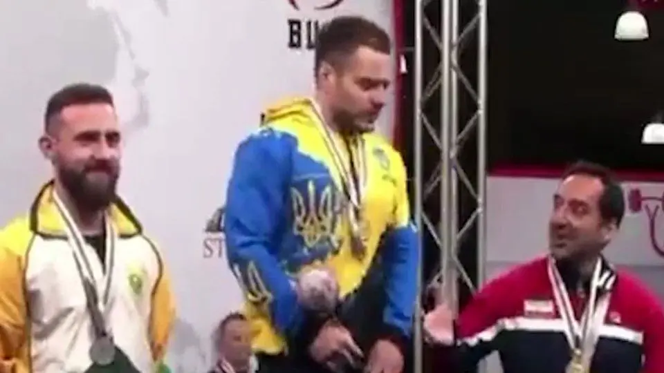 نماینده اوکراینی از دست دادن با ورزشکار ایرانی خودداری کرد / ویدئو