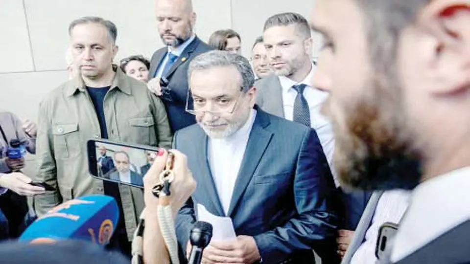 گامی روبهجلو، اما شکننده