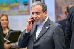 عراقچی: اصرار گروسی برای بازدید از مراکز هسته‌ای ما بی‌معناست
