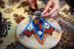 بیش از ۷۰ درصد تولیدکنندگان صنایع دستی، زنان هستند

