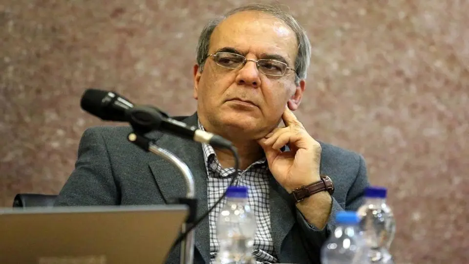 درخواست عباس عبدی از رهبری برای حذف مجازات شلاق