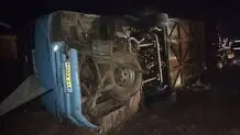 گزارش تصویری از محل حادثه واژگونی اتوبوس حامل دانش‌آموزان در کرمان 
