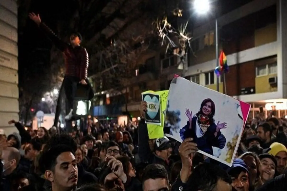 Clashes in Argentina as thousands rally for VP