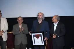 اهدای نشان سپاس موزه سینما به کیانوش عیاری