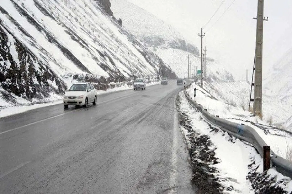 بارش برف و باران در جاده‌های ۱۷ استان کشور
