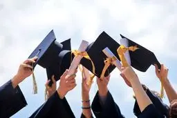 تهدید منتشرکنندگان کلیپ‌های فارغ‌التحصیلی از سوی معاون فرهنگی دانشگاه آزاد