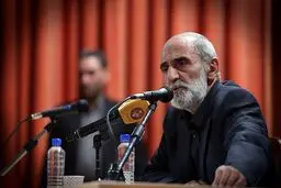اعتراض حسین شریعتمداری به تندروها: یک جریان فکری انقلابی می خواهد رهبر انقلاب را فاقد قدرت معرفی کند