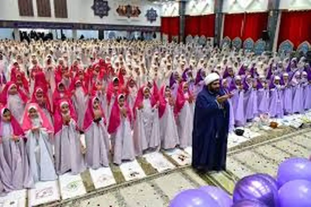 یک جوان به مجری برنامه جشن تکلیف حمله کرد