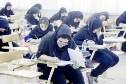 اختلاف بر سر سن معلمان است
