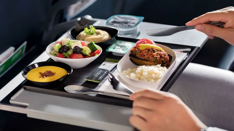 در هواپیما چه غذاهایی سرو می‌شود؟