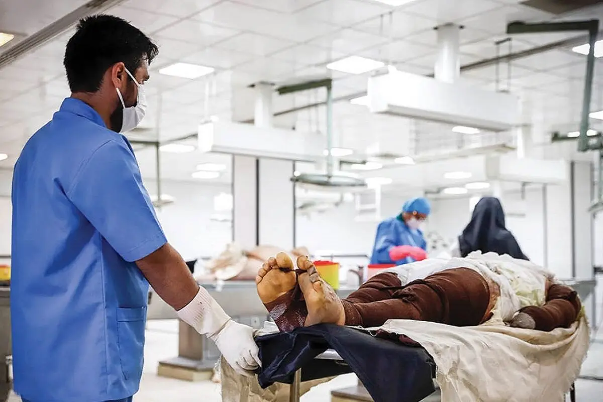 پشت در سالن تشریح پزشکی قانونی : از زن سپیدپوش میدان تجریش تا چشمان یک پیکر 