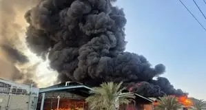 حریق گسترده چند کارخانه در شهرک صنعتی ۲ یزد + عکس

