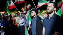 حضور نتیجه امام خمینی در تجمع شبانه تهران + عکس