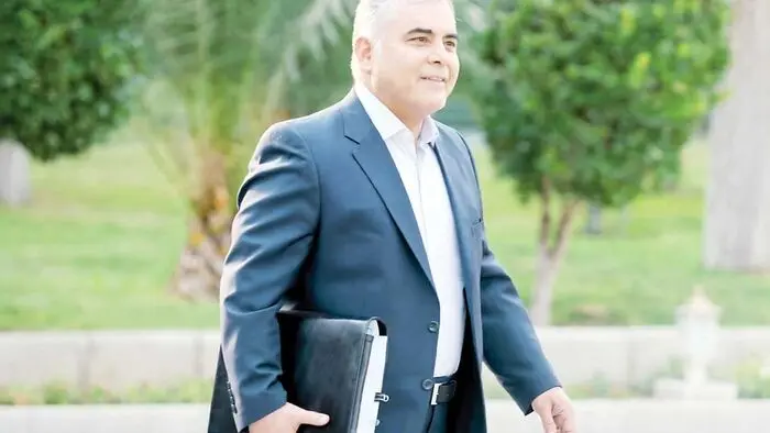 از تراستی‌ها تا پایان یک وزیر