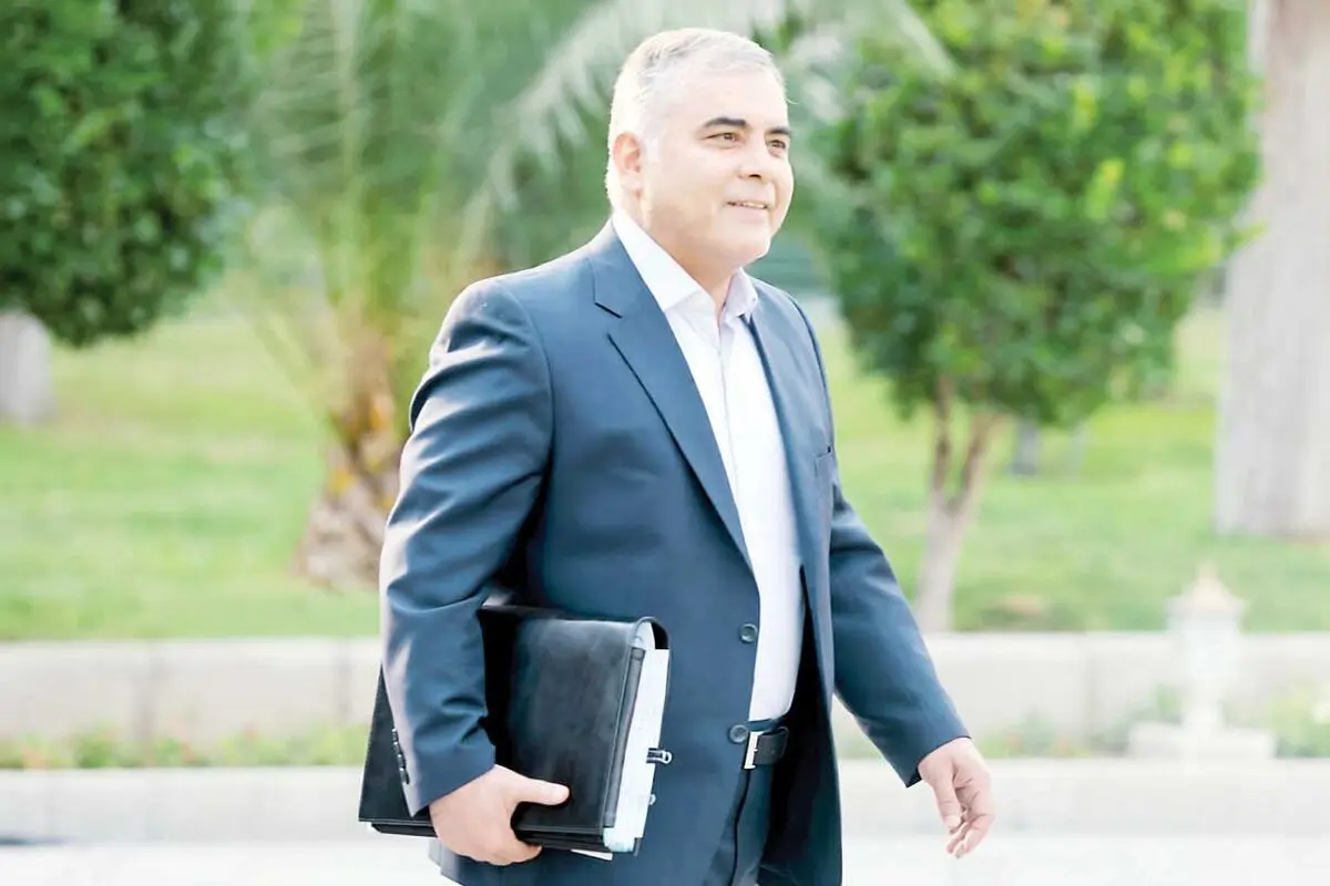 از تراستی‌ها تا پایان یک وزیر