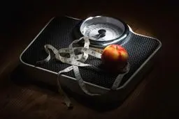  بررسی دلایل، پیامدها و مقایسه جهانی
