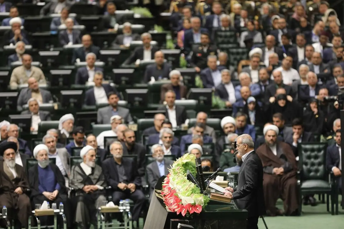 واکنش خبرساز نمایندگان مجلس هنگام اعلام اسامی وزیران پیشنهادی دولت مسعود پزشکیان
