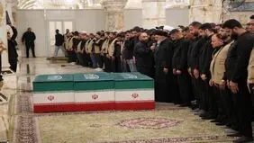 طواف پیکرهای خانواده رهبر شهید در  حرم امام حسین + عکس