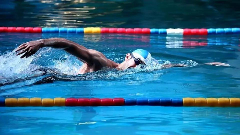 یک شناگر در استخر مسابقه غرق شد!/ عکس

