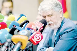 جنگ به مشکل کاغذ دامن زد