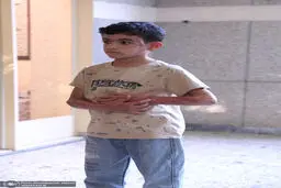 عکسی دردناک از دانش‌آموز نجات‌ یافته مدرسه میناب 