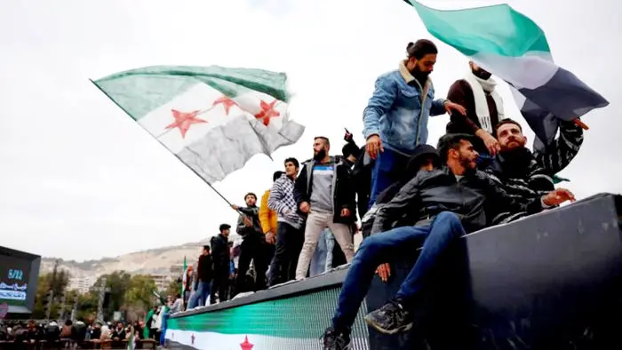 از زخم‌های کهنه هنوز خون می‌چکد