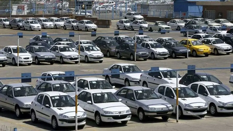 اخطار شورای رقابت به خودروسازان برای تغییر قیمت‌ها


