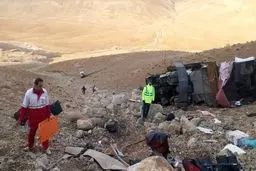 جزئیات جدید از حادثه واژگونی اتوبوس تهران–یاسوج/ آمار فوتی ها و مصدومین اعلام شد 