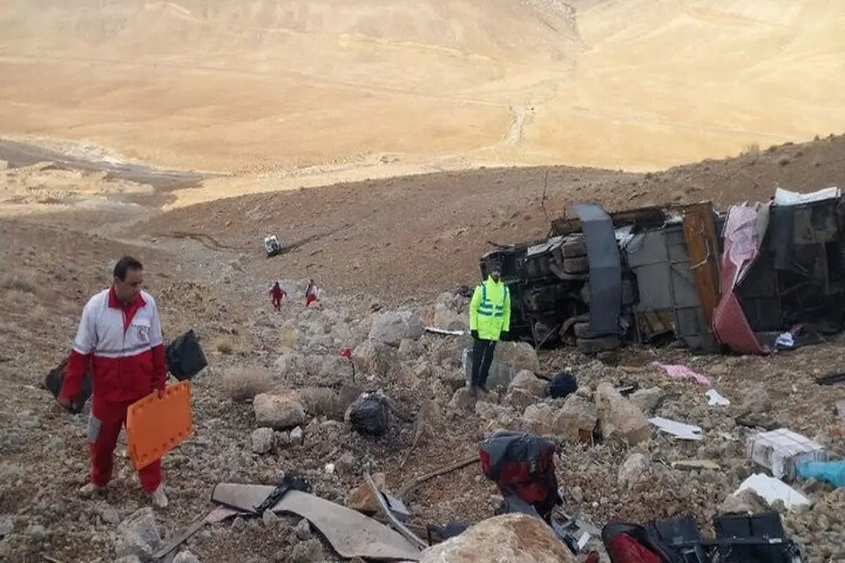 جزئیات جدید از حادثه واژگونی اتوبوس تهران–یاسوج/ آمار فوتی ها و مصدومین اعلام شد 