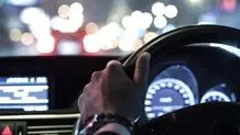 دختر جوان با آزارواذیت راننده خودش را به بیرون پرتاب کرد  