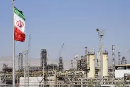 وزیر النفط الایرانی یجتمع مع وزیری الطاقة البلغاری والرومانی فی باکو
