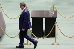 سنگ سخت‌ واقعیت
