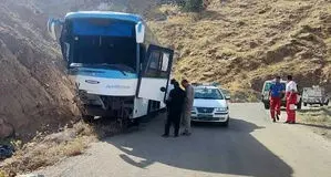 انحراف اتوبوس در شیراز ۲۲ مصدوم برجا گذاشت