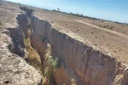 فرونشست عمیق در دشت نیشابور 