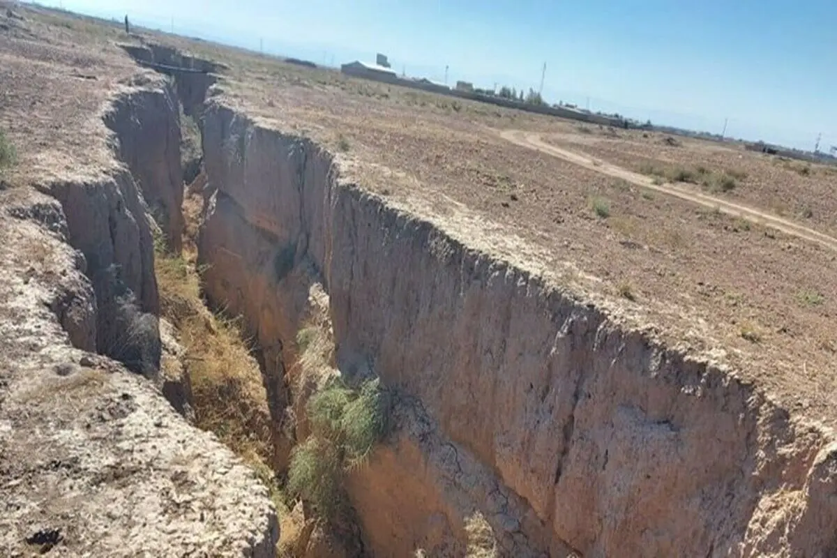 فرونشست عمیق در دشت نیشابور 